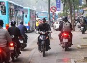 Cẩn thận bị phạt nguội 6 triệu đồng với lỗi leo vỉa hè