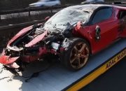 Lái thử Ferrari SF90 Stradale, nam khách hàng gặp tai nạn nghiêm trọng